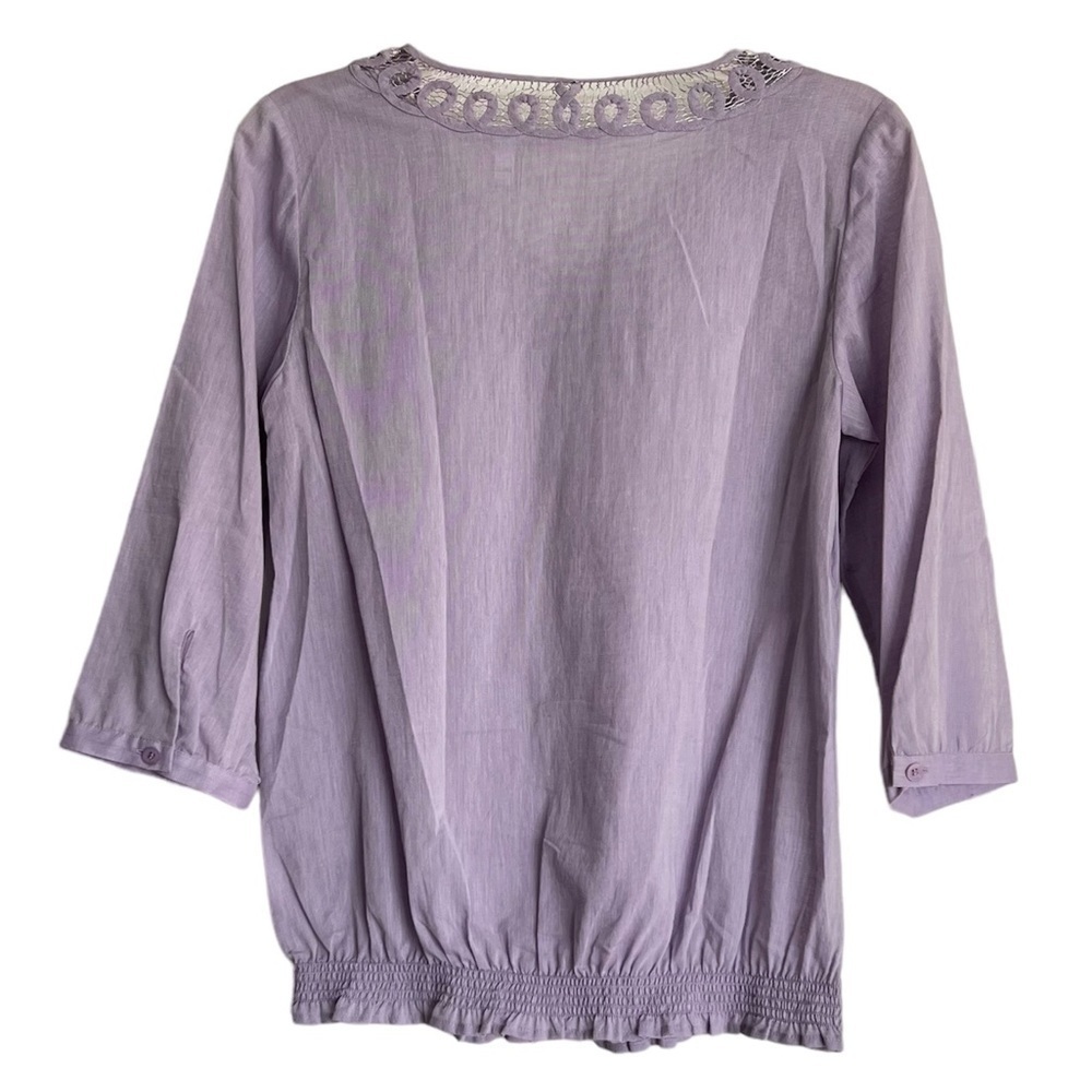 Chico’s Lavender Blouse With Lace Neck Detail & Elastic At Waist Size 0 (4) - Picture 7 of 8